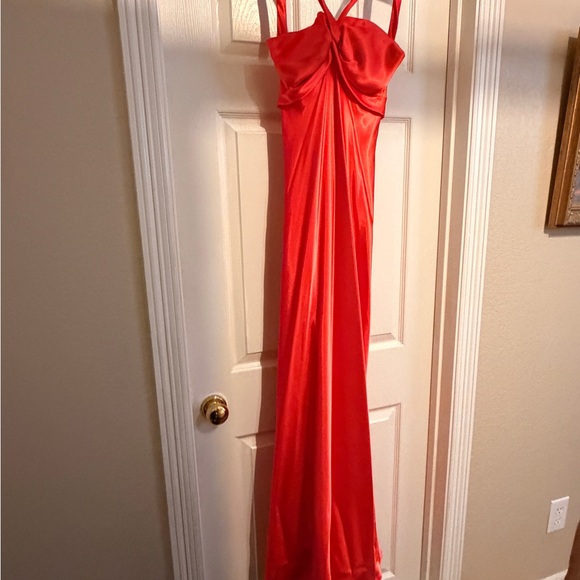 Stunning formal Dress - Picture 9 of 9